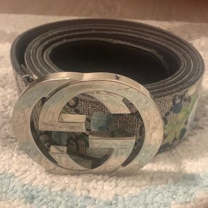Gucci belt  it’s been worn 4 times does not come with a box